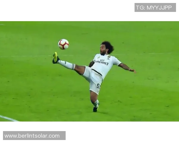 足球明星时尚运动装大揭秘展现运动魅力与个性风采