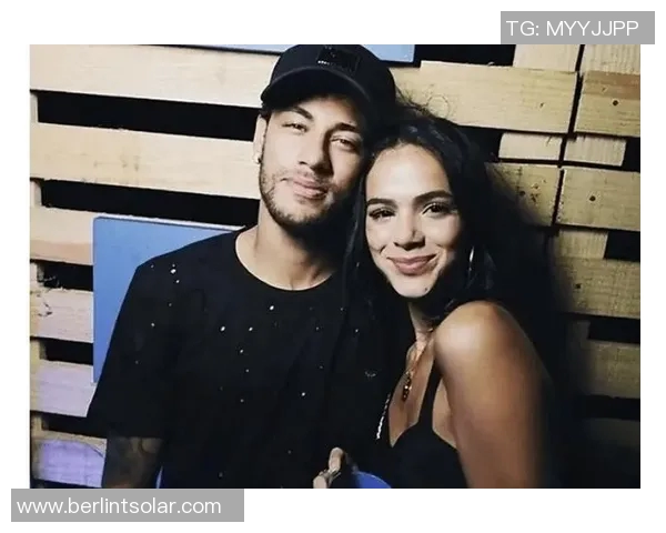 足球明星的情感世界揭秘历任女友大盘点与背后故事分析